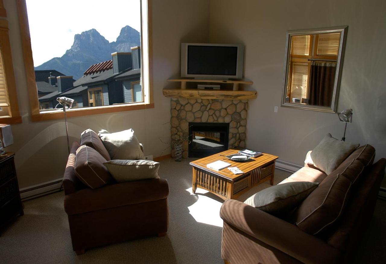 Apartment 407, Contemporary Decor Canmore Exterior photo