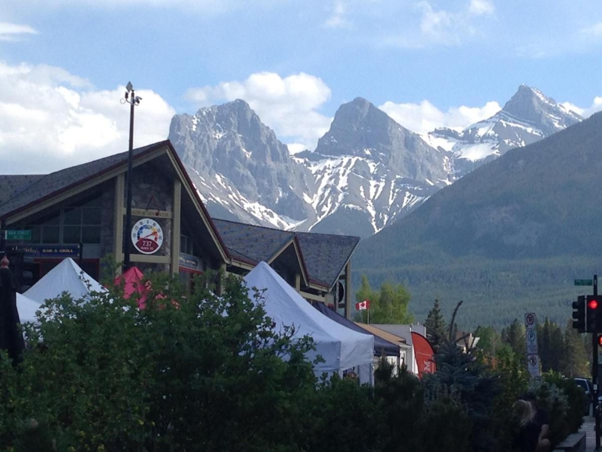 Apartment 407, Contemporary Decor Canmore Exterior photo