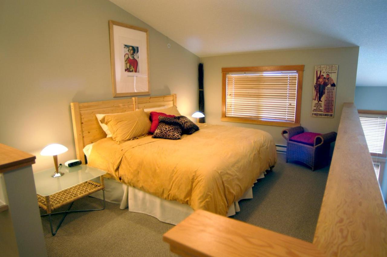 Apartment 407, Contemporary Decor Canmore Exterior photo